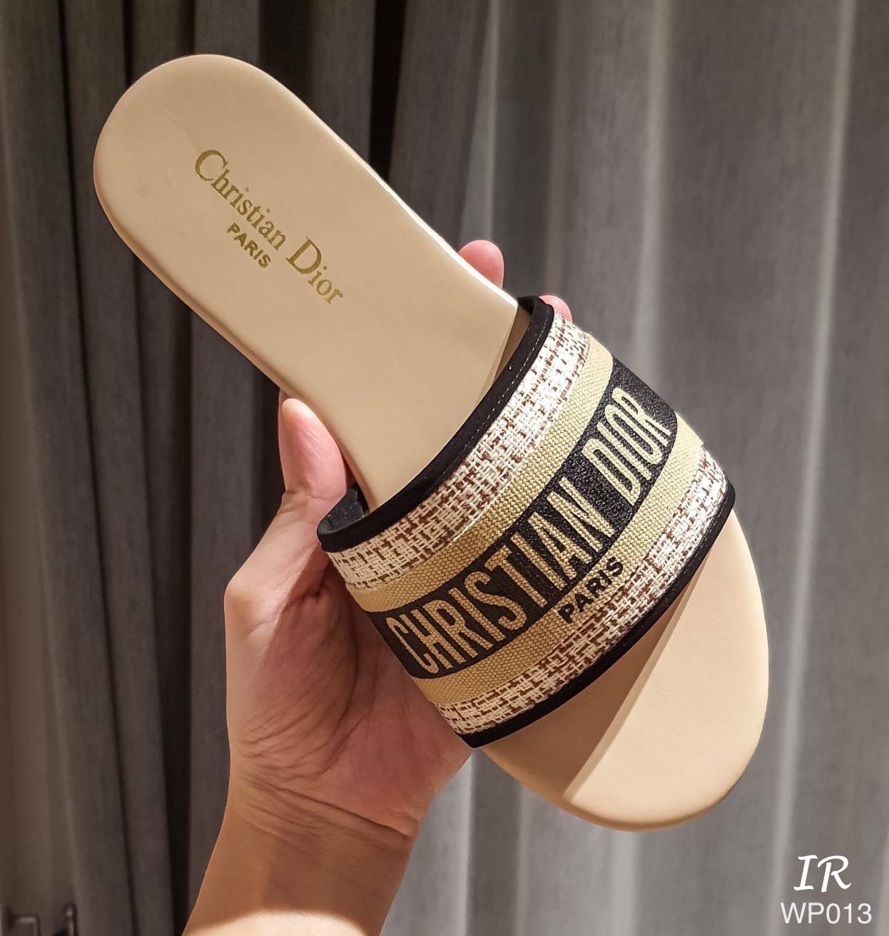 แบบขายดี!! พร้อมส่ง Dior Sandal ต๊าชชชมาก ปังสุด งานดีนะคะ ปั้มแบรนด์ พื้นหนาไม่บางงานบนไม่ใช่เกรดตลาดล่างกำลังมาแรงเลยค่ะรุ่นนี้