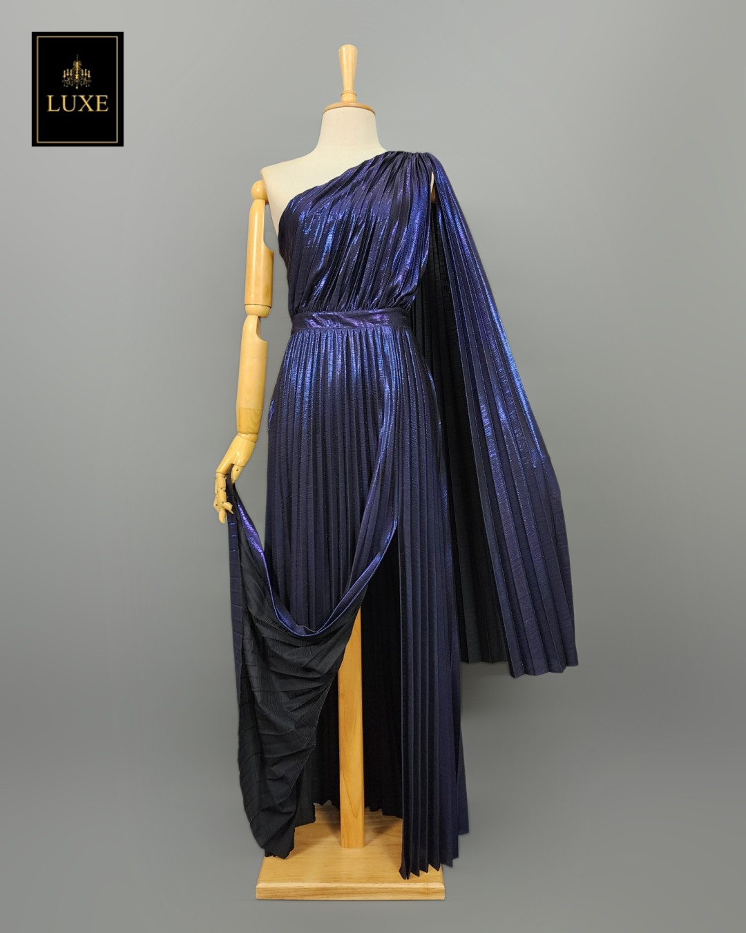 เดรสแฟชั่น แม็กซี่เดรสเสื้อไหล่เดียว ดีเทลผ่าแขนเสื้อด้านใน