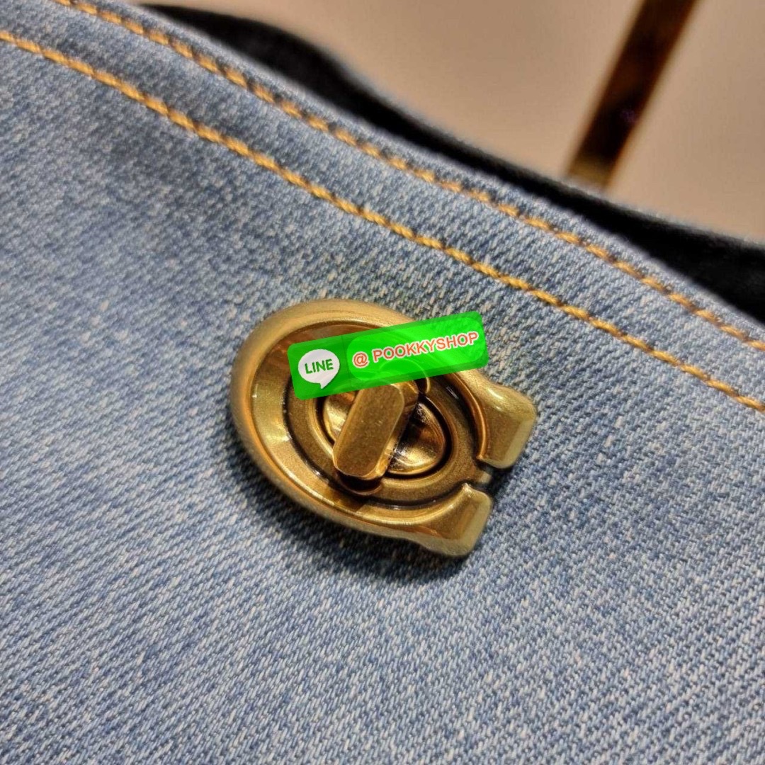 COACH CS241 WILLOW BUCKET BAG 🔆 Details ไอเท็มขายดี the best seller ที่สวยแบบมองไม่เลิก!! สวยแบบทำถึง!! กระเป๋าสะพายไหล่ทรงสวย ดีไซน์คลาสสิควินเทจ สีเดนิมดูโดดเด่น เปิดปิดด้วยตัวบิดล็อค และอีกฝั่งเป็นกระดุมแม่เหล็ก