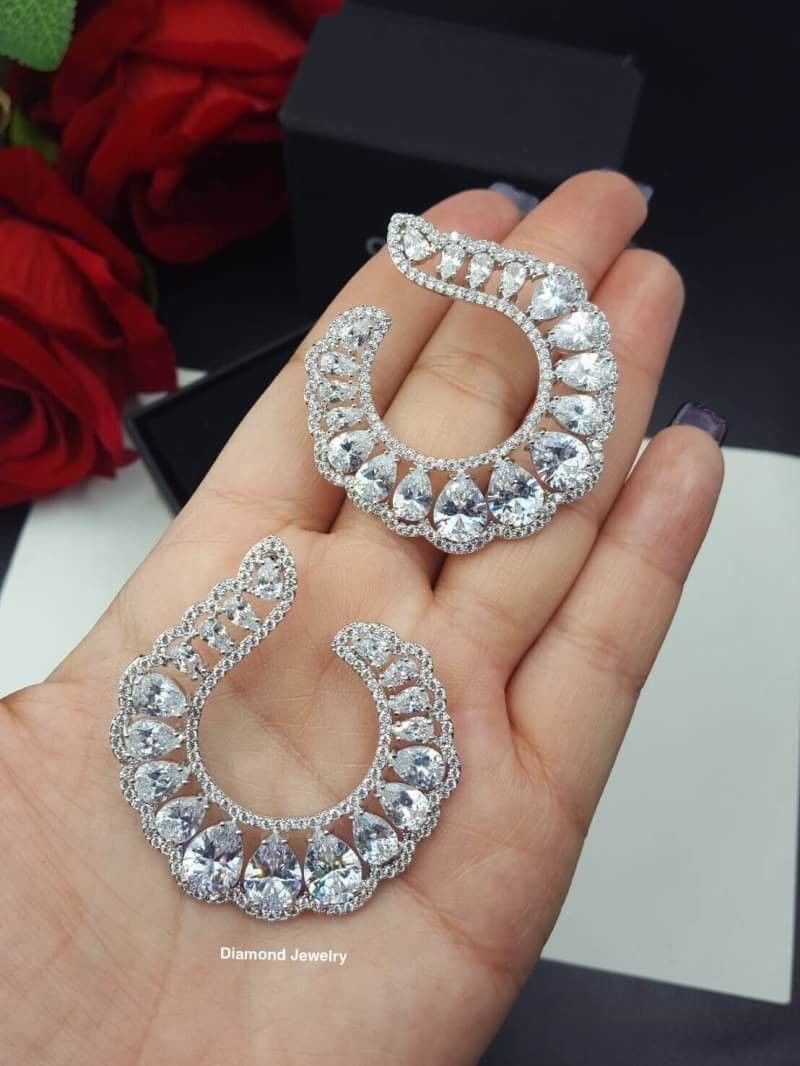 Hi-Quality item Chopard Earring ต่างหูเพชร CZ แท้ งานสุดอลังการ สวยมากกกที่สุดในสามโลกค่ะ รุ่นนี้ขอแนะนำมากๆๆๆๆ งานสวยจริงๆค่ะ คุณชมพู่ใส่เดินพรมแดง ดาราเซเลปใส่กันตรึมค่ะ เพชรสวยมากกกก เพชรเงาวิ้งระยิบระยับมากๆ ใส่ออกมาเริ่ด คู่เดียวจบค่ะ