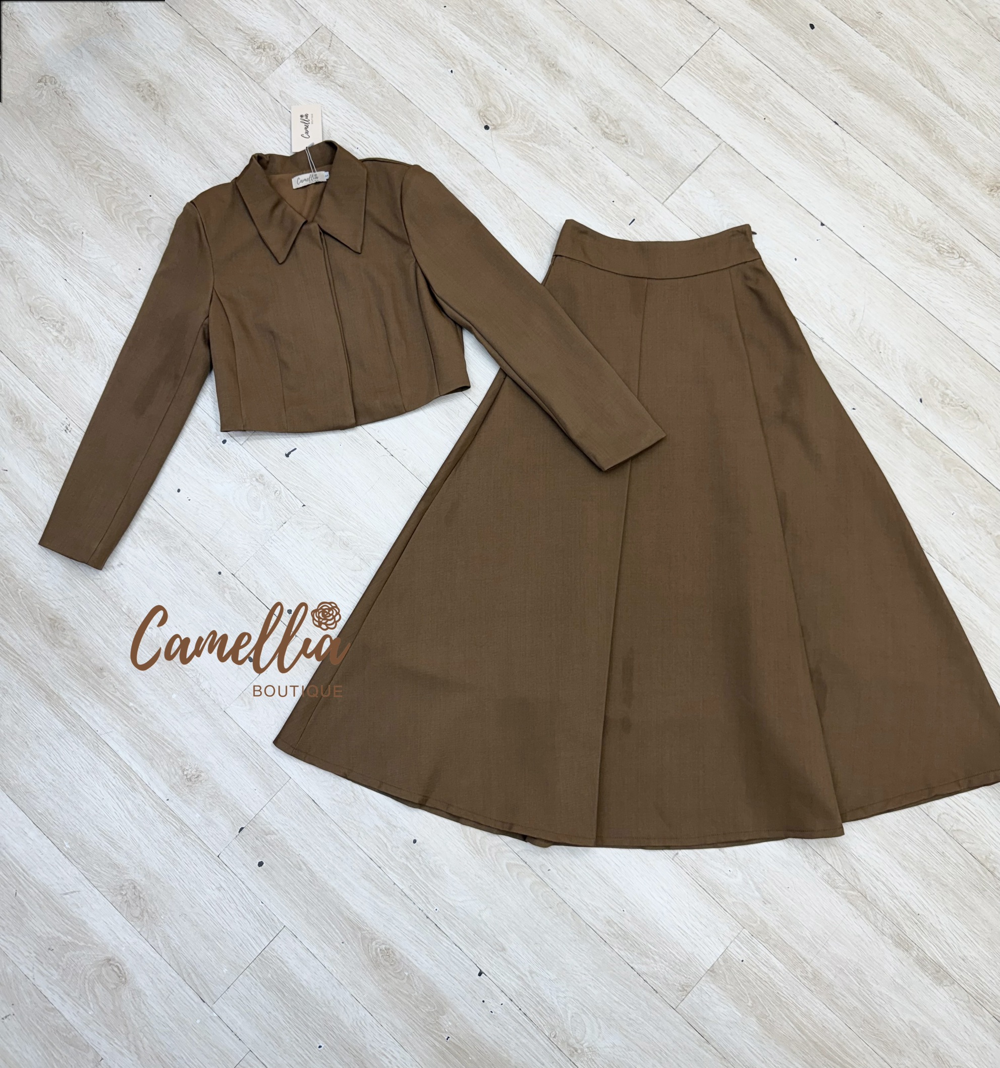 ชุดเซทแฟชั่น ชุดSet เสื้อเชิ๊ตแขนยาวกระดุมซ่อน + กระโปรงเอวสูงจับจีบด้านหน้า