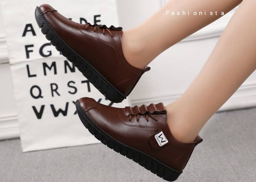 รองเท้าผ้าใบแฟชั่นที่เหมาะสำหรับทุกวัย >>>ดีไซน์สวยเก๋ ใส่นุ่มสบายมากม๊ากก ไม่กัดเท้า >>>ผลิตจากวัสดุ pu คุณภาพดี มีความยืดหยุ่นและคืนตัวดี >>>พื้นยางยึดเกาะเยี่ยม สูง 3 c.m. เดินไม่ลื่น >>>ปลายรองเท้าออกแบบมาให้โค้งมนร