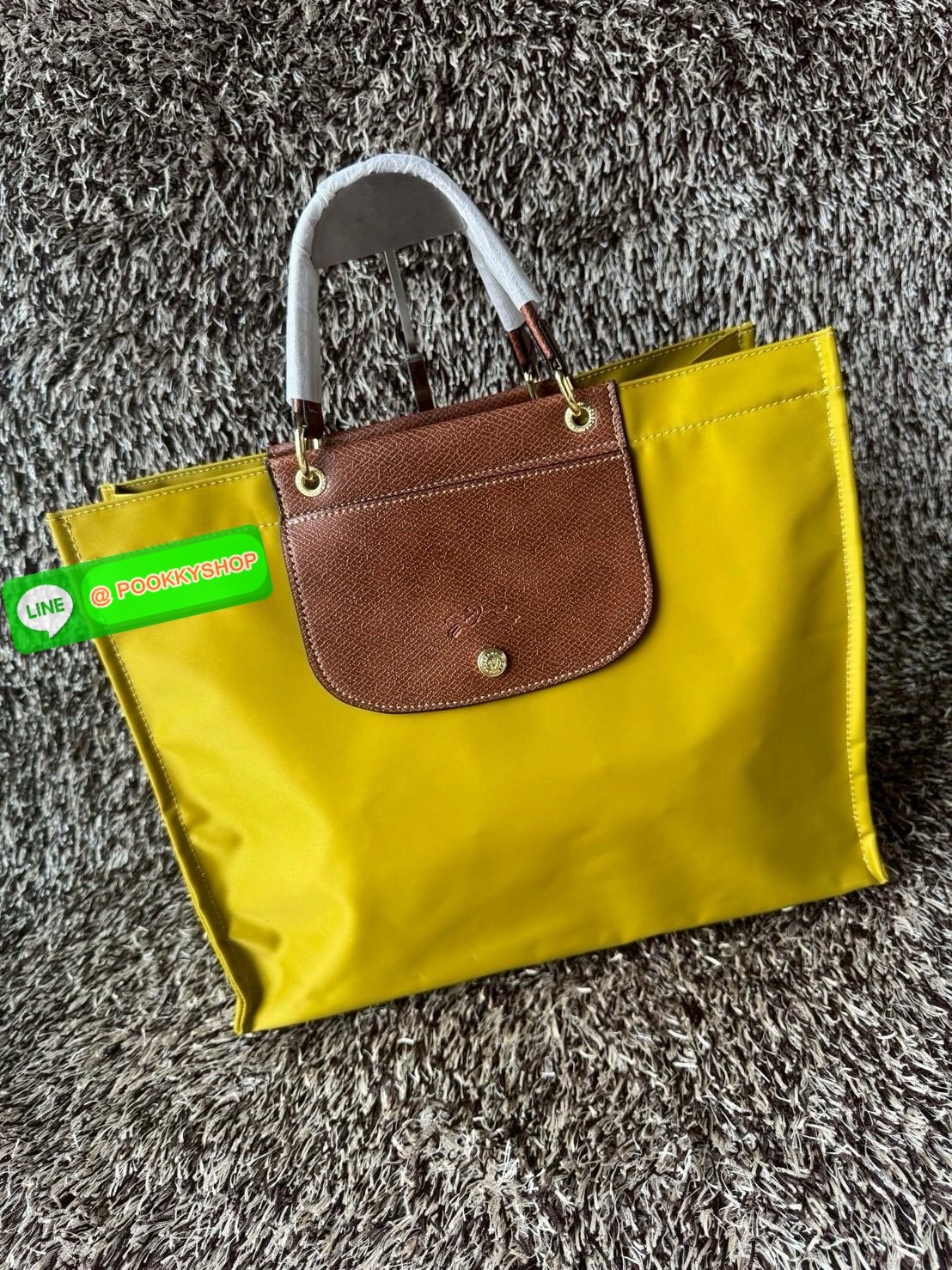 LONGCHAMP Cabas Tote bag L กระเป๋าโท้ทขนาดใหญ่ใช้ในชีวิตประจำได้หลายรูปแบบ ช่วยเพิ่มบุคลิกด้วยความสง่างาม มีกระดุมสแน็ปที่ปากกระเป๋า วัสดุไนลอนอันเป็นเอกลักษณ์ที่มีความยืดหยุ่นและน้ําหนักเบา