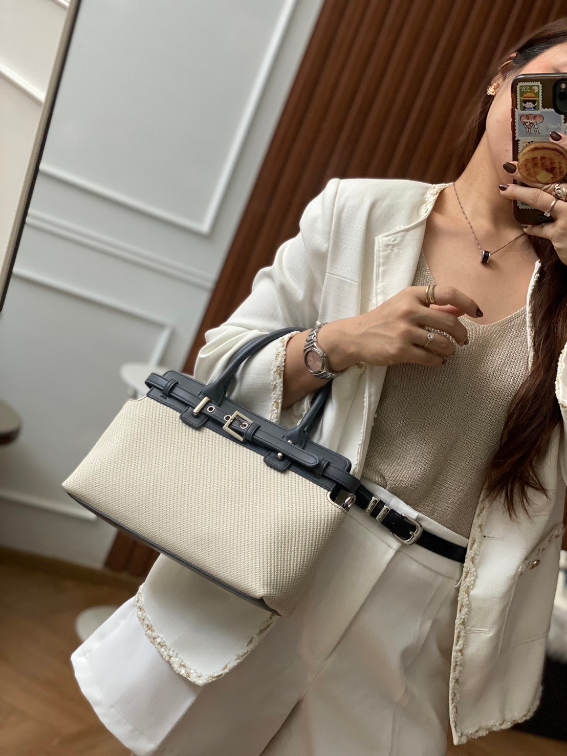 Danielle - Pu premium กระเป๋าหนังพียู งานตัดเย็บเนี้ยบมาก ทรงสวย คุณภาพดี น้ำหนักเบา จุของเยอะ สายสะพายยาว 1 เส้น ใส่ ipad ได้