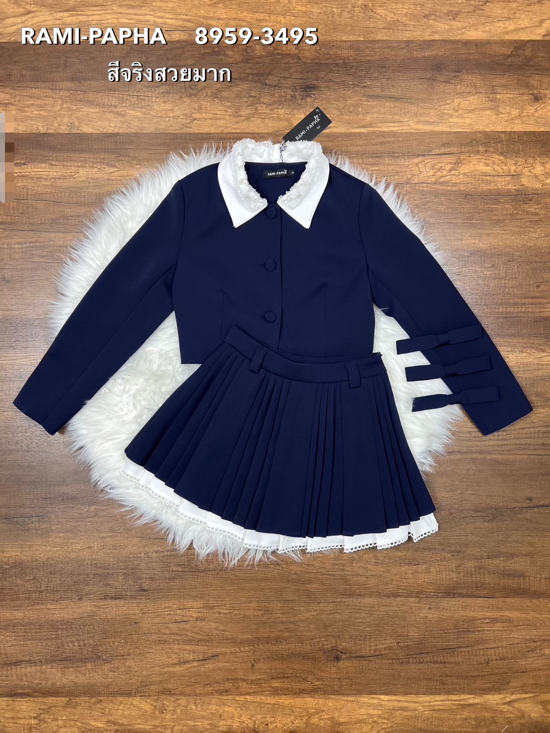 ชุดเซทแฟชั่น เซตสองชิ้นสีกรม คลุมโทนสุภาพ ไหล่มีฟองน้ำเบาๆ ดีเทลปกตัดสีขาวแต่งระบายปักวิ๊ง