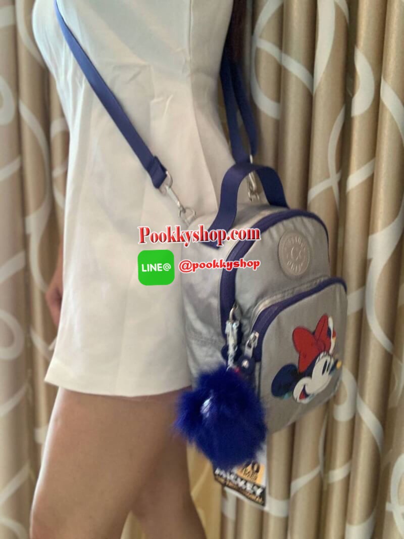 Kipling BRight Disney's Minnie Mouse And Mickey Mouse รุ่น Mini Backpack เป็นได้ทั้งทรงcrossbody และmini Backpack พร้อมสายสะพาย2เส้น ปรับฟรีไซส์ได้ สามารถน้ำหนักเบา วัสดุ100% Polyamide ดีเทลน่ารักๆจากบรรดามิคกี้และมินนี่ที่มาวาดลวดลายลงบนกระเป๋าให้ดู