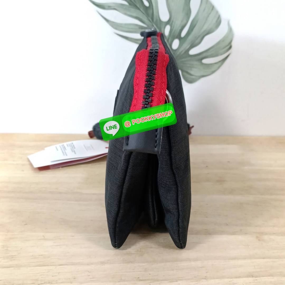 KIPLING Creativity X Crossbody Bag กระเป๋าสะพายวัสดุ Nylon&Polyester 100% ขนาดกำลังน่ารัก เปิดปิดด้วยซิป มา พร้อมพวงกุญเเจลิงน้อย ด้านในมีช่องใส่ของ2ชช่อง เพิ่มตรงกลางมีช่องซิปอีก1ช่อง มีสายคล้องพวงกุญแจ ใส่ของได้จุมาๆเลยค่ะ มีสายสะพายยาวเลื่อนปรับระดับได