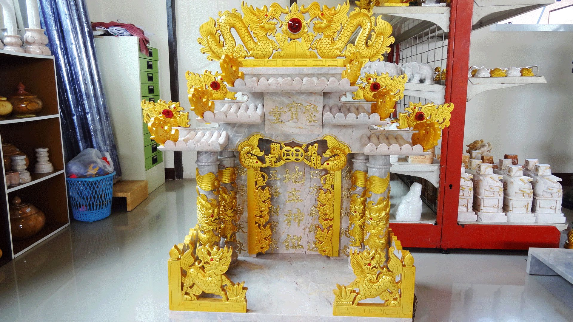 ศาลเจ้าที่หินอ่อน (ตี่จู้หินอ่อน ตี่จู้เอี๊ยะ) ขนาด 18นิ้ว(รุ่นมหาลาภ) 4 เสา 5 หลังคา 8ปลา 8หงส์ 8มังกร (หินสีเทาพ่นทอง)