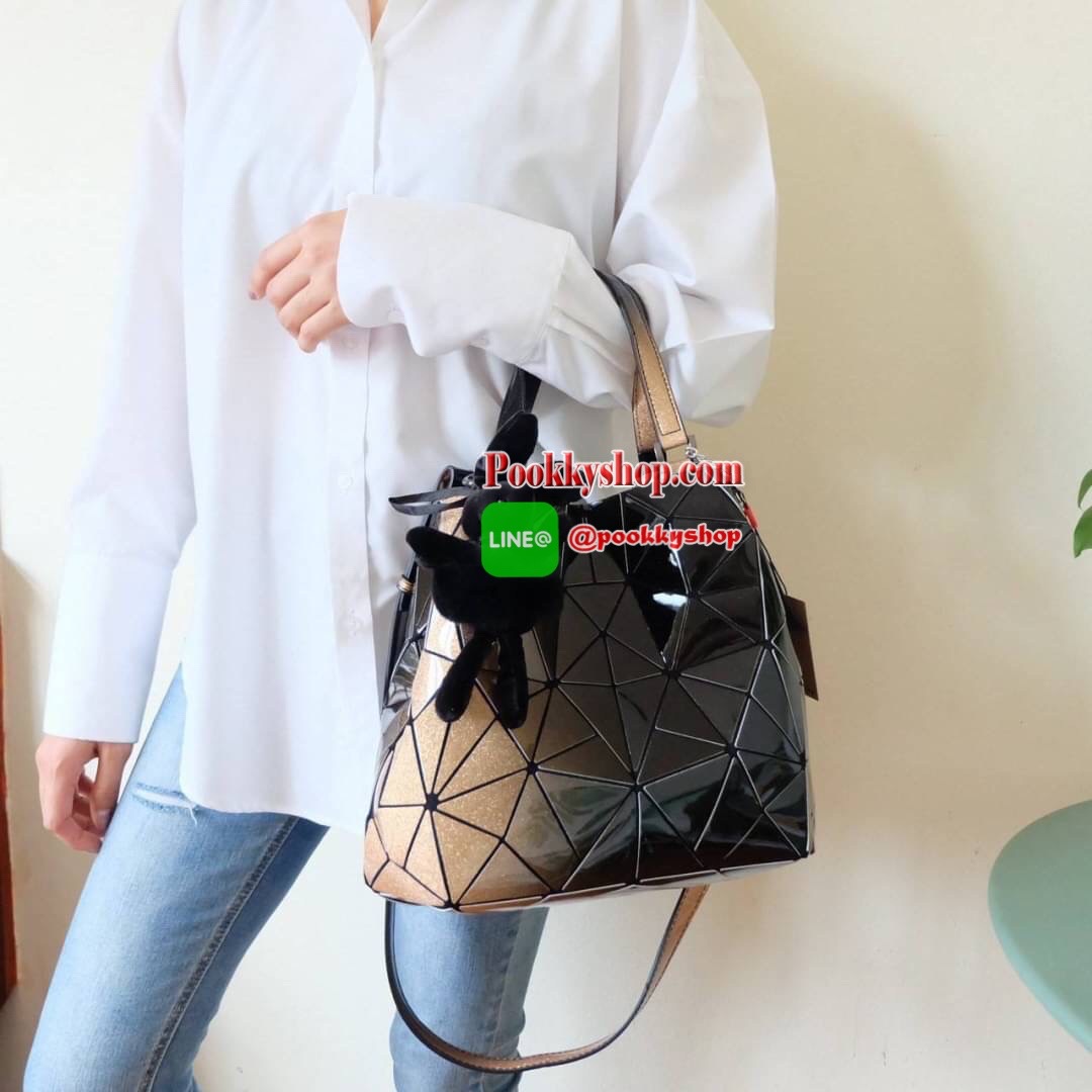 รุ่นขายดีมากๆ หายากมาเพิ่มแล้วค่ะ!! Mix shade colors !! Tone สีใหม่ Black xPeach สี Limited พิเศษที่ สวยไม่ซ้ำใคร แถมยังลาย หายาก ปรับทรงได้ 2 แบบ น่ารักมาก ค่า ( เนื่องจากสีเฟด ดังนั้นแต่ละใบลายสีอาจจะมีความแตกต่างกัน ) แต่ยังคงสวย แน่นอนค่า ฟรีตุ๊กตากระ