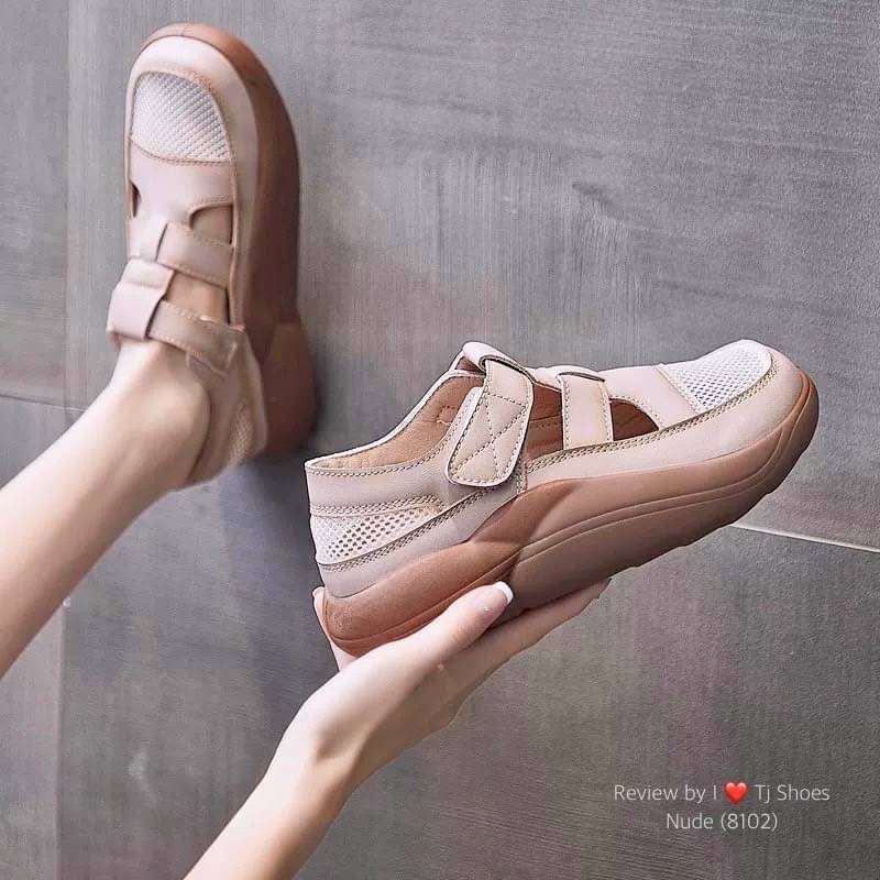 !! พร้อมส่งรองเท้าเพื่อสุขภาพนำเข้าสวยเก๋ขายดีมากๆ !!! - รุ่นนี้ใส่ดีมาก ใส่เดินสบาย - มีรูระบายอากาศ ใส่แล้วเท้าไม่อับ - สายสามารถปรับให้กระชับได้ - ส้นยางคุณภาพดีกันลื่นและช่วยซัพพอต์เท้าได้ดี - จับแมทกับชุดง่าย ใส่แล้วดูเกร๋ดูน่ารักมากๆ - ทางร้านถ่ายรู