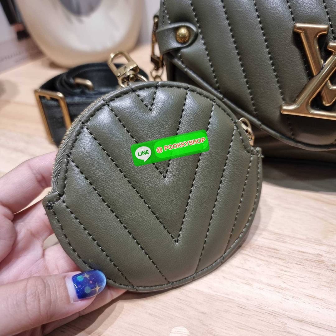 🔆 Model LV new wave pochette multi bag 🔆 Details กระเป๋าสะพายมัลติฟังก์ชั่น พรีเมี่ยมกิ๊ฟสุดหรู คุ้มจาก dutyfree มาพร้อม box set รับรองว่าดีงาม ลูกเล่นคลาสสิคผสานความวินเทจ มีสายสะพายให้ 2 เส้น และกระเป๋าใบลูก เล็กน่ารัก ภายในเป็นช่องโล่ง