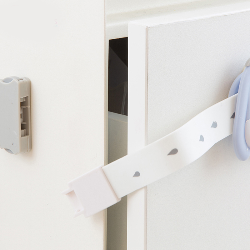 ที่ปิดลิ้นชักและชักโครกลายอียอร์