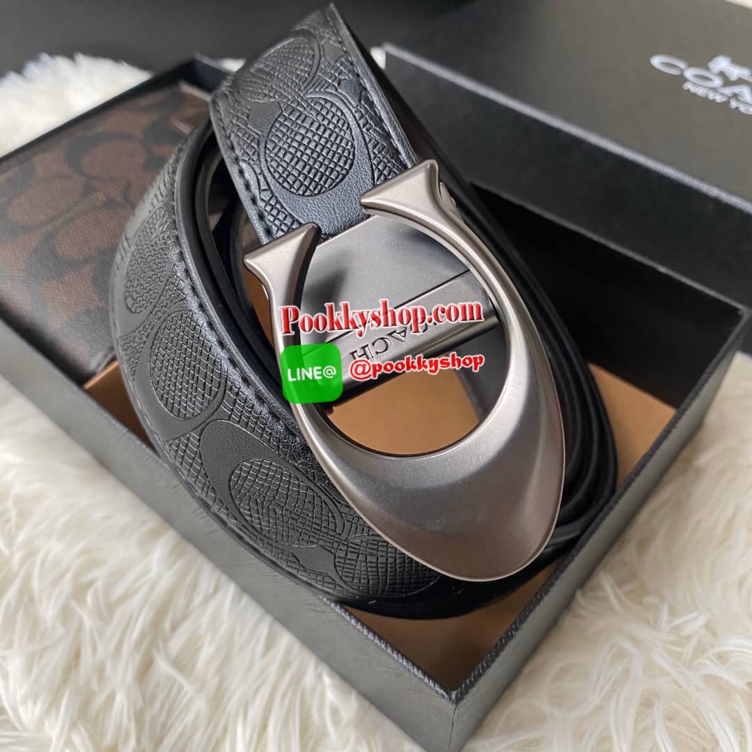 COACH Short Wallet with Belt Set Signature เซทสุดคุ้มค่ะได้ทั้งเข็มขัดและกระเป๋าสตางค์แบบพับ 2 ตอนมีช่องใส่รูปใส่บัตรใส่ธนบัตรแยกเป็นสัดส่วนเหมือนกระเป๋าสตางค์ใบยาวคุณภาพดีตามแบบฉบับของแบรนด์ มาในกล่องแบรนด์สามารถมอบเป็นของขวัญได้ ไอเท็ม Must Have ใครไม่ท