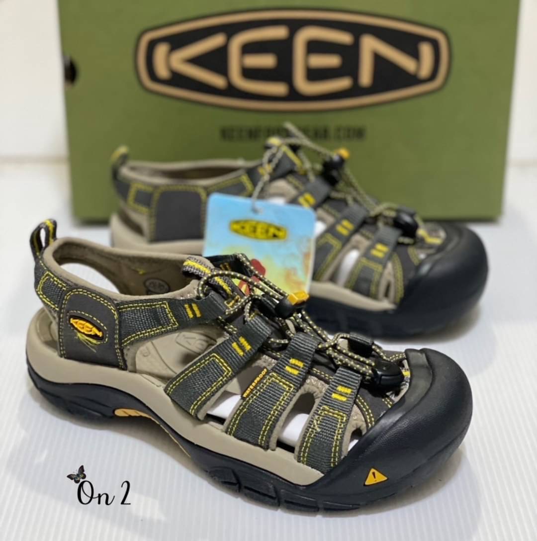 Keen shoes ของต้องมี รองเท้า KEEN NEWPORT RETRO ที่ฮิตมากก คู่ลุยต้องยกให้เค้าเลยค่ะ สายลุย สายเที่ยว บอกเลยว่าคู่นี้เอาอยู่ แต่งตัวง่าย ใช้งานได้ทุกโอกาสเลย งานใส่สลับแท้