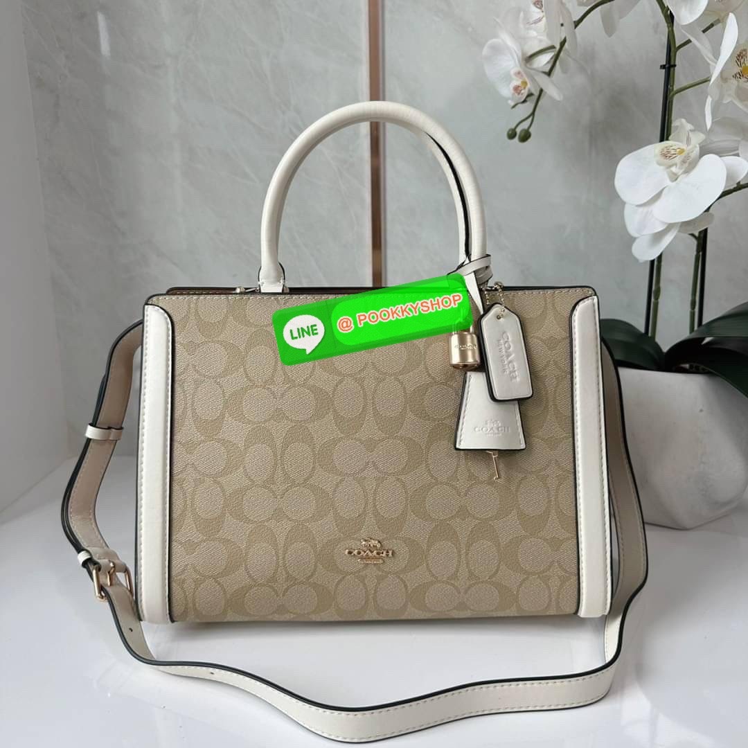 COACH ZOE CARRYALL IN SIGNATURE CANVAS (F87665) 🔖กระเป๋าถือหรือสะพาย ผู้ดีคุณนาย 🔖วัสดุหนังแคนวาส ตัดขอบหนังแท้ 🔖🔖เปิด-ปิดด้วยซิปคู่ ตกแต่งด้วยตัวล็อคแม่กุญแจห้อยด้านหน้า ด้านในเป็นช่องกว้างใส่ของได้เยอะ 🔖สายสะพายยา