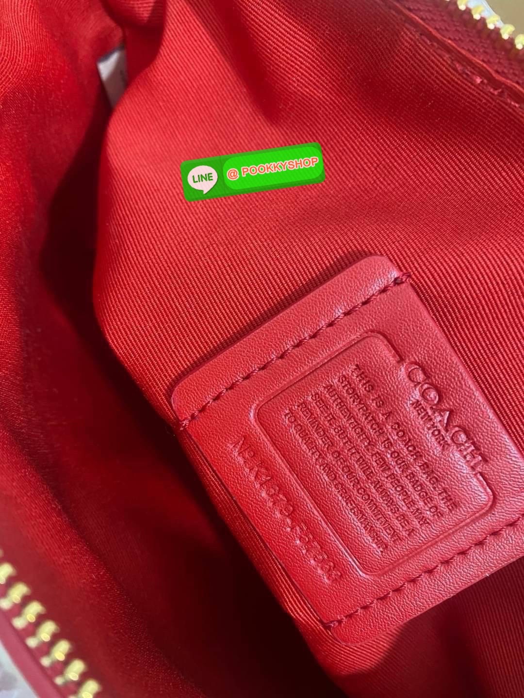 COACH MINI KELSEY SATCHEL IN PEBBLE LEATHER (F57563) 🖤 สีดำคลาสสิก หนังแท้ทั้งใบ สายสะพายถอดได้ 🎀 ขนาดกำลังพอดี ใส่ของจำเป็นได้ครบ มือถือ กระเป๋าสตางค์ พวงกุญแจ 💎 อะไหล่ทองสวยเรียบหรู มีป้ายห้อย COACH และโลโก้ปั๊มกลางใบ