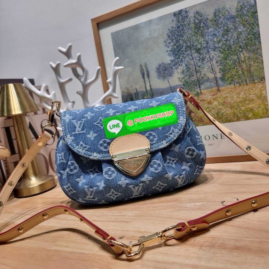 LV sunset monogram denim bag 🔆 Details แรงมากฉุดไม่อยู่ กับกระแสคอลใหม่ lvremix ดีไซน์แบบตัวมัม y2k รูปทรง baguette สวยดูแพง ใบนี้ก็ฉ่ำสุดๆ เป็นกระเป๋าสะพายไหล่ ที่สามารถปรับเป็นสะพายข้างได้