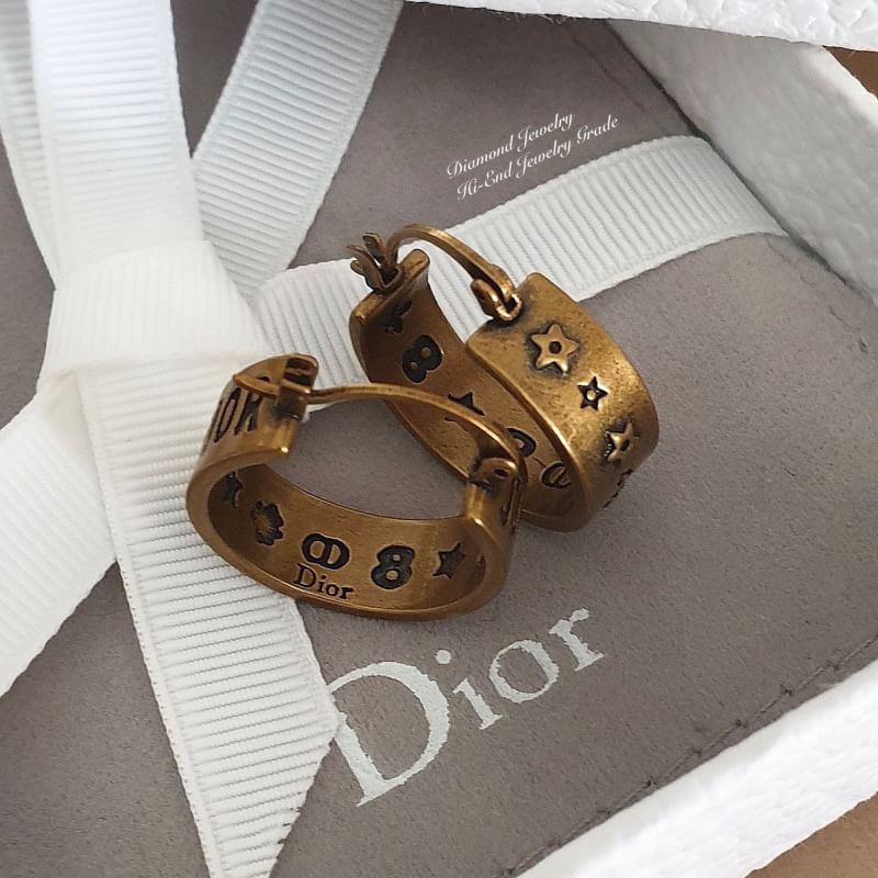 Super Hi-End Quality !!!! ((งาน 1:1 เหมือนในช็อปมากที่สุดในท้องตลาด)) Christian Dior Earring ต่างหูห่วงดิอองาน 1:1 เหมือนของแท้เป๊ะๆค่ะ รับรองงานสวยมากกกกก ดูหรู ดูผู้ดีสุดๆ งานดี เพชรคุณภาพดีมากๆมากๆคะรับประกันความพอใจเลยค่ะ ตัวเรือนสีทอง งาน laser stamp