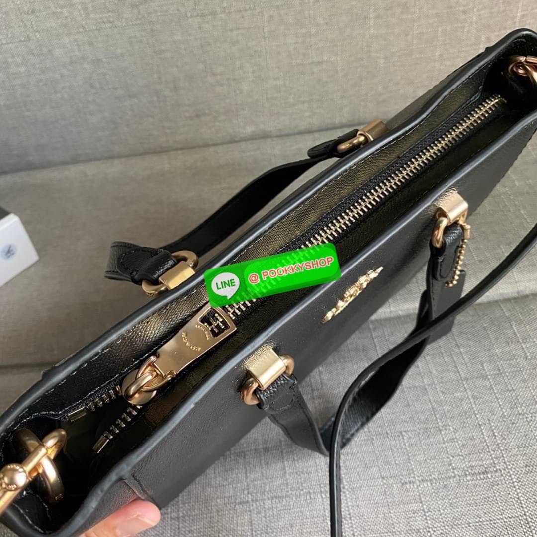 Coach Alice Satchel In Signature Canvas ( coach ca224) กระเป๋าสะพายข้าง ดีไซต์จากแบรนด์เรียบหรู สะพายได้ทุกโอกาส วัสดุหนังแท้ หูจับและสายหนังแท้ เปิดปิดด้วยซิป ภายในกระเป๋าช่องโล่ง ใส่ของได้เยอะ มีช่องเล็ก 1 ช่อง ซับในผ้า มีฐานรอง สายถอดได้ สามารถสะพายไหล
