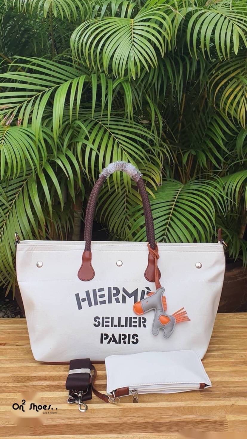 New stock “ HERMÈS “ กระเป๋าสะพายทรงชอปปิง วัสดุแคนวาสขอบเป็นหนัง ซิปปั้ม ปั้มแบรนด์ทุกจุด มีสายยาว พร้อมส่ง 4 สี