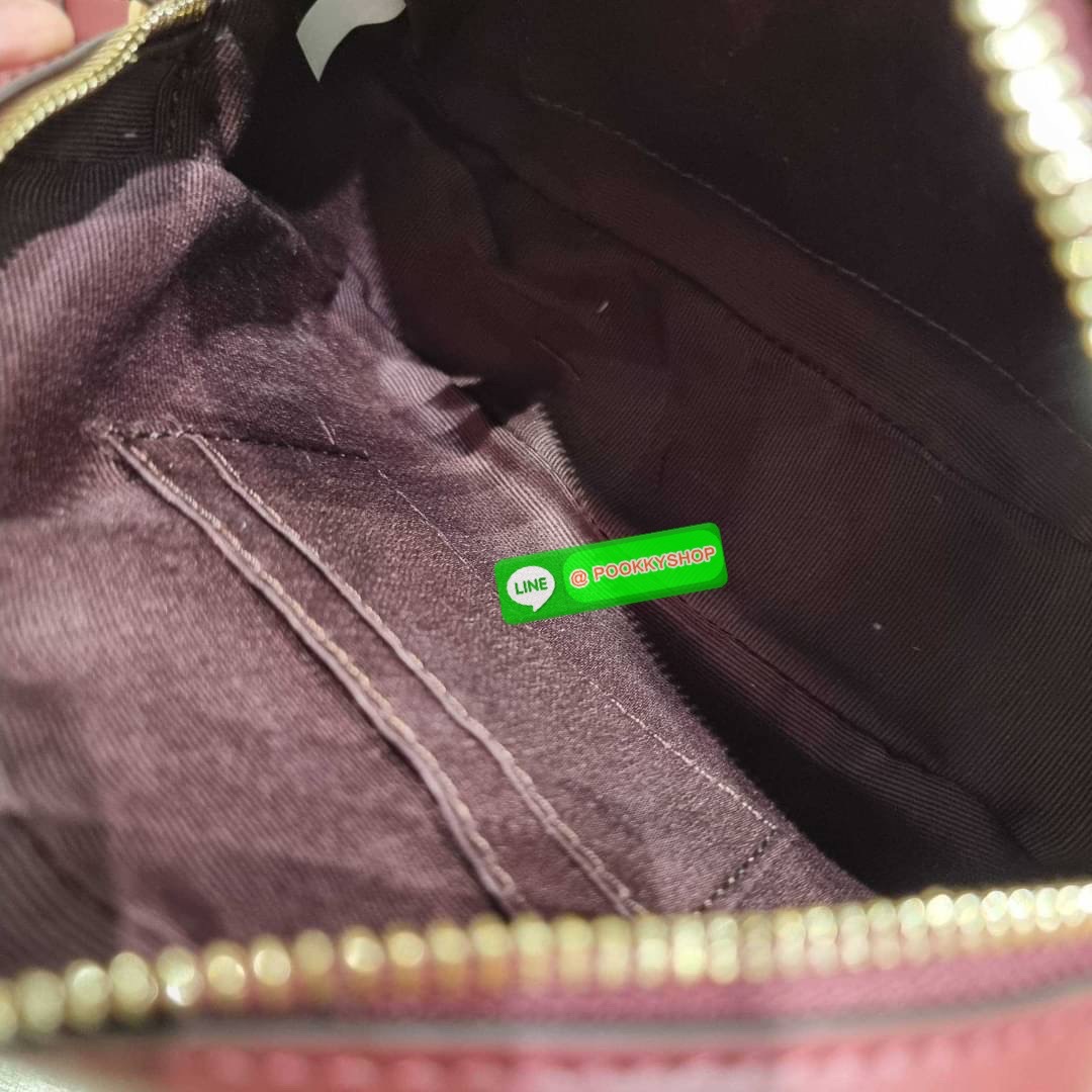 COACH CA719 MINI JAMIE CAMERA BAG IN SIGNATURE CANVAS WITH WILDFLOWER PRINT กระเป๋าสะพายข้าง สวยอยู่ทรง รอบนี้มาในไซน์มินิ ขนาดกำลังดี ดีไซน์น่ารักน่าใช้ ด้วยลายพริ้นท์คละรอบใบ วัสดุหนังแคนวาสเคลือบลาย เปิด-ปิดด้วยซิป ใช้งานสะดวก ภายในเป็นช่องโล่ง พกพาของ