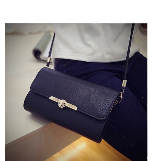 กระเป๋าสตางค์ กระเป๋าคลัชมือ กระเป๋าสะพายข้าง สีดำ เนื้อสวย เรียบหรู คุณหนูมากๆคะ size :ยาว19*สูง12*หนา 6cm