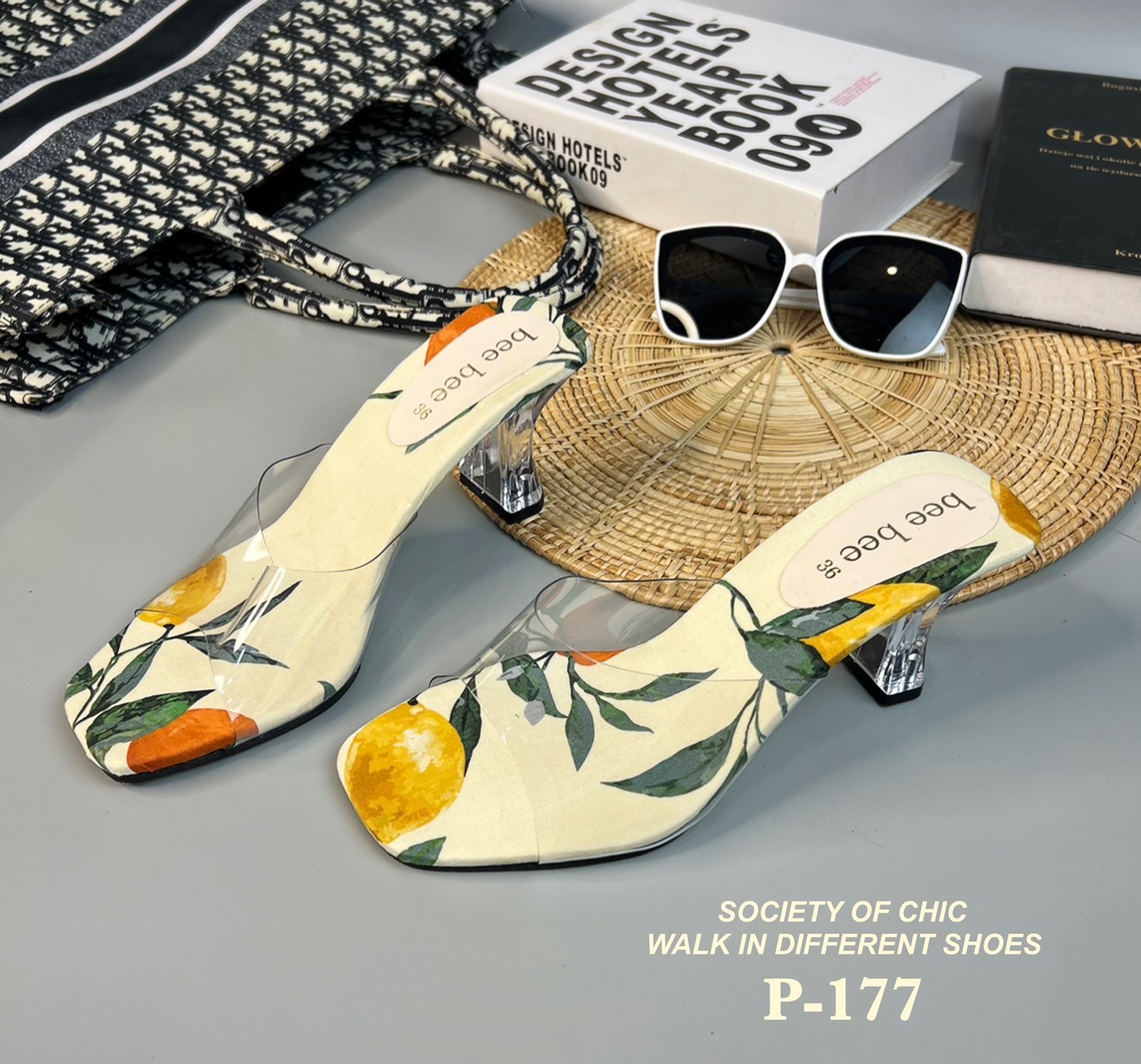 New in ‼️ โอ๊ยยย สวยไม่ไหว งานส้นแก้ว พื้นสวยมากกก ลายน้องส้ม สวยจึ้ง ไปอีก หน้าสวมพลาสติกใส แมทช์ชุดง่าย สูง 2.5 นิ้ว พร้อมสับแล้วไปกันเลยแม่!!!