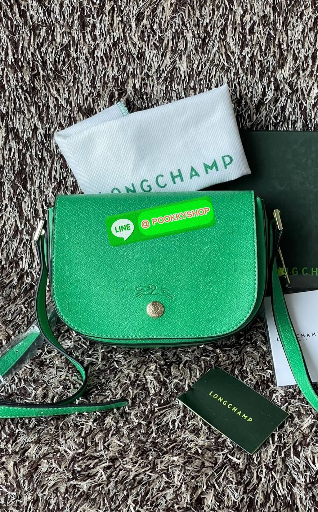 💕Longchamp Epure Crossbody Bag ด้วยรูปแบบที่ชวนให้นึกถึงฝาพับของ Le Pliage กระเป๋าสะพายข้างขนาดเล็กใบนี้มีทั้งความอ่อนเยาว์และความเป็นผู้หญิงในเสน่ห์ของมัน โดดเด่นด้วยรูปทรงกระเป๋าแบบอานม้า ยกย่องให้กับตำนานนักขี่ม้าของ Longchamp EPURE สายสะพายซึ่