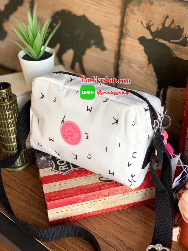 Kipling BRight Disney's Minnie Mouse And Mickey Mouse รุ่นใหม่ชนช้อป!!มาให้เลือกถึง3แบบ3สไตล์ น้ำหนักเบา วัสดุ100% Polyamide มีเหล่าบรรดามิคกี้และมินนี่ที่มาวาดลวดลายลงบนกระเป๋าให้ดูมีสีสัน ที่มีเอกลักษณ์เฉพาะตัว และยังเป็นรุ่นลิมิเต็ดเอดิชั่นฉลองครบ