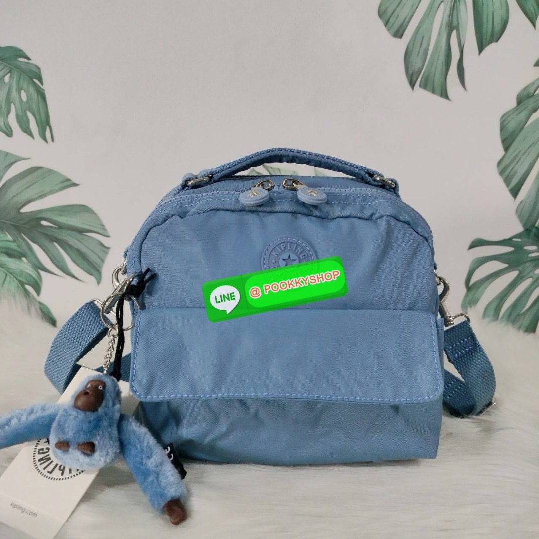 KIPLING Cand 2 ways backpack กระเป๋าถือหรือสะพายข้าง ขนาดกลาง วัสดุ Polyester 100% -ด้านหน้ามี 2 ช่องซิป -ช่องหลักโล่งกว้าง ใส่ของได้เยอะสุดๆ พร้อมช่องซิปและช่องแยกด้านข้างให้แยกของได้เป็นระเบียบมากขึ้น สามารถติใส่กระเป๋าสตางค์ใบยาวได้ มาพร้อมสายคล้องพวงก