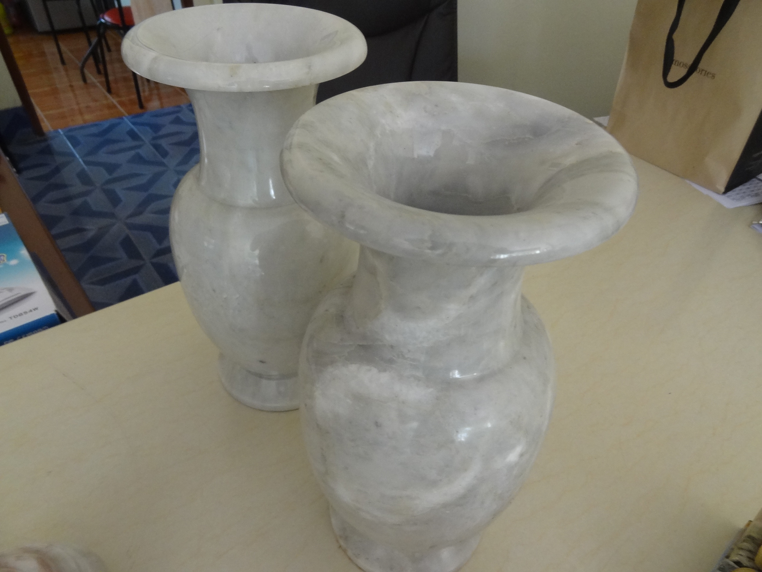 แจกันหินอ่อน 1 คู่ ขนาดสูง 23 เซนติเมตร กว้าง 10 เซนติเมตร