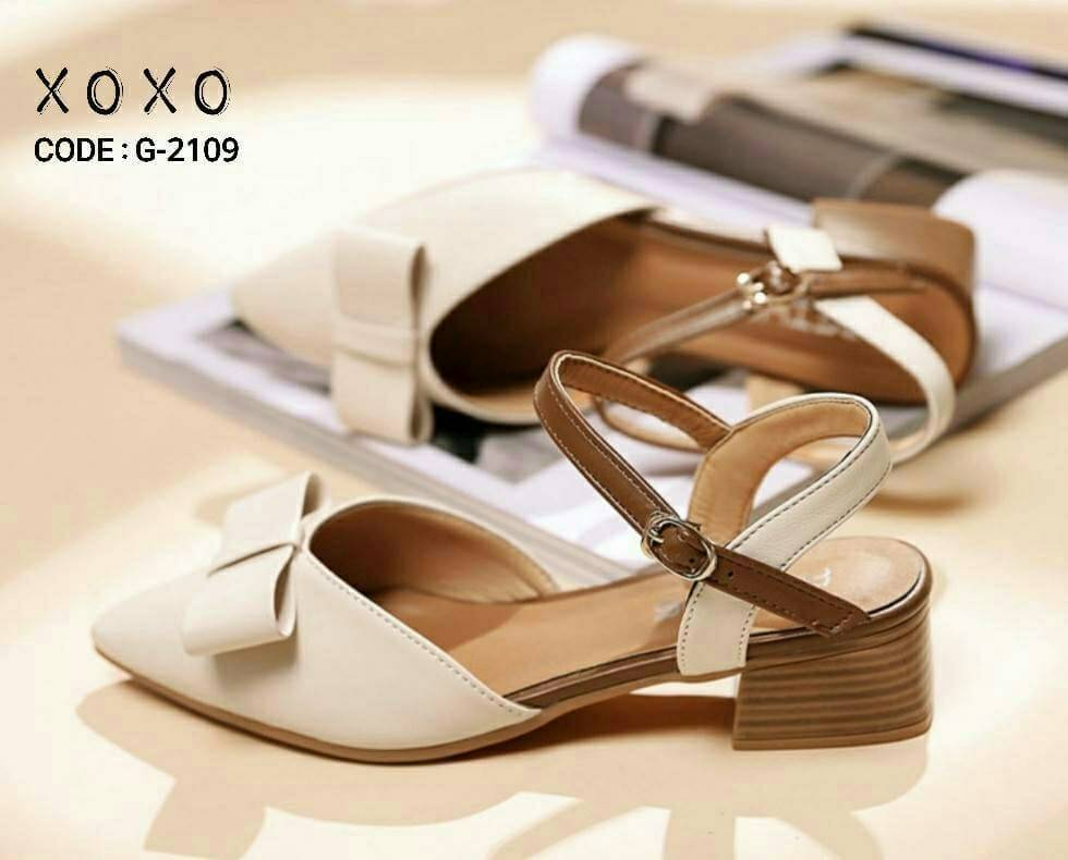 สินค้าพร้อมส่ง สวย เรียบ หรู ละมุน งานดูแพงเกินราคาขายจร้า คัชชูส้นไม้ ทรงหลังเปิด ด้านหน้า เชฟวี ใส่แล้วขาดูเรียว ยาว สวมใส่ง่าย ตะข้อคาดหลัง มีส้นเล็กน้อย วัสดุ PU แต่งโบด้านหน้า สวยน่ารัก วัสดุ PU