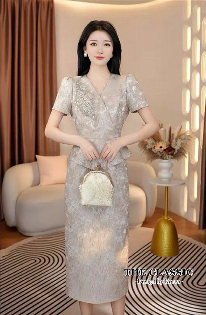 เดรสแฟชั่น เดรสยาว ช่วงบนคัตติ้งทรงสูทระบายเอว ใช้ผ้าเนื้อดีขึ้นลายดอกไม้ ลายนูนผ้าแน่นสวย