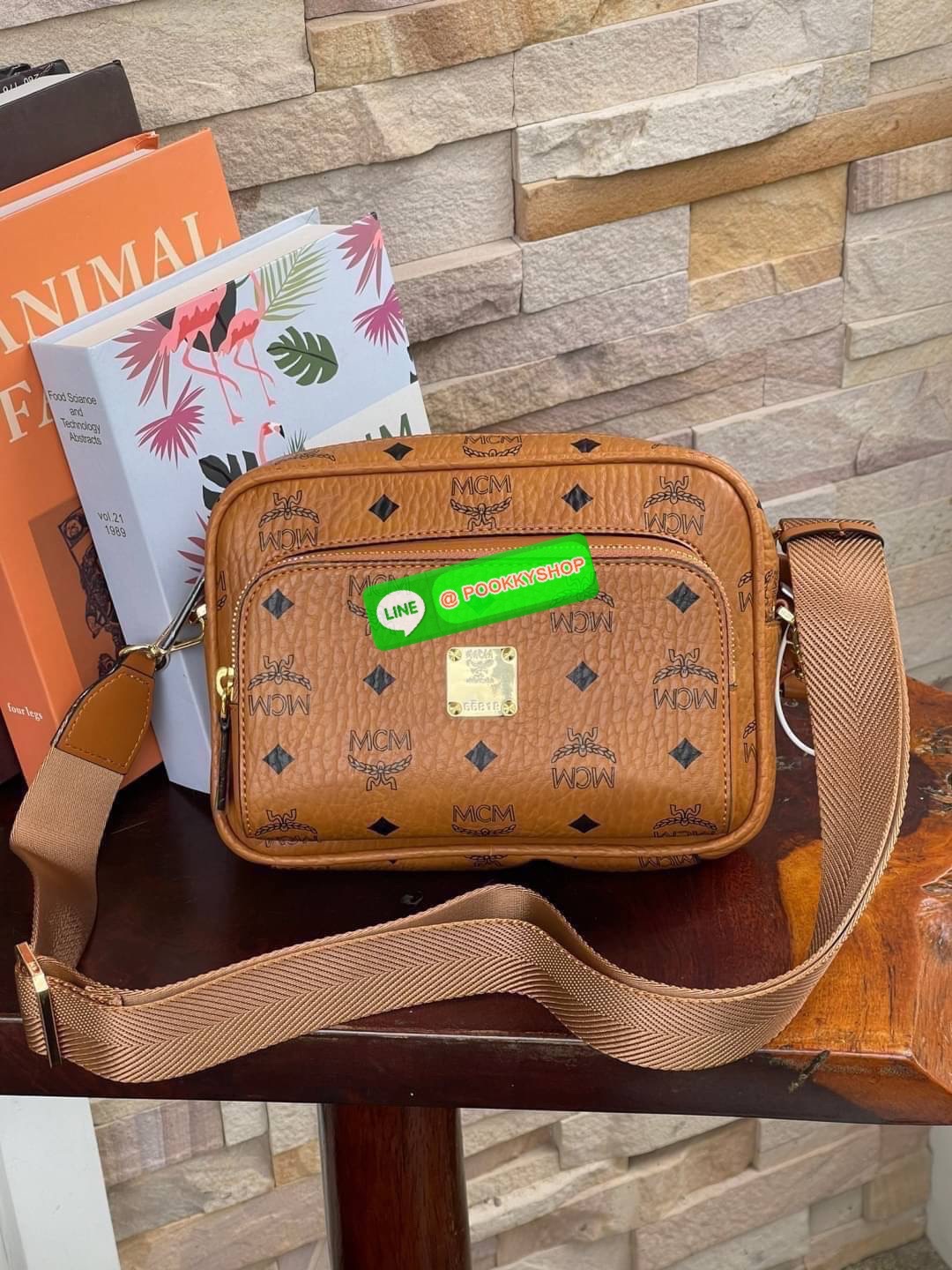 ð MCM KLASSIK CROSSBODY in Visetos( Small )āļāļĢāļ°āđāļāđāļēāļāļĢāļāļŠāļāļāļāļĩāđ Klassik āļāļĩāđāļĄāļĩāļĨāļąāļāļĐāļāļ°āļāļĢāļāļāļēāļĄāļāļ·āđāļ āļāļāļāđāļāļāļŠāđāļāļĨāđāļāļĨāļēāļŠāļŠāļīāļ āđāļāļĢāļāļŠāļĢāđāļēāļāļāļĢāļ°āđāļāđāļēāļāđāļģāļŦāļāļąāļāđāļāļēāļĄāļāļāļāļīāļŠāļĢāļ°āđāļŦāļāļ·āļāļāļąāđāļ āļāđāļēāđāļāđāļāļĨāļ·āļāļāļāļīāļ§āļĨāļēāļĒ Visetos āļāļąāļāđāļāđāļāđāļāļāļĨāļąāļāļĐāļāđāļāļāļmcm āđāļāļāļĩāđāļāļ·āļāđāļāļāđāļāļŠāļāļāļĢāļĩāđāđāļāļāđāļŪāļāļāđāļāļĢāļĩāļāļĩāđāļŠāļĄāļāļđāļĢāļāđāđāļāļāļāļĩ