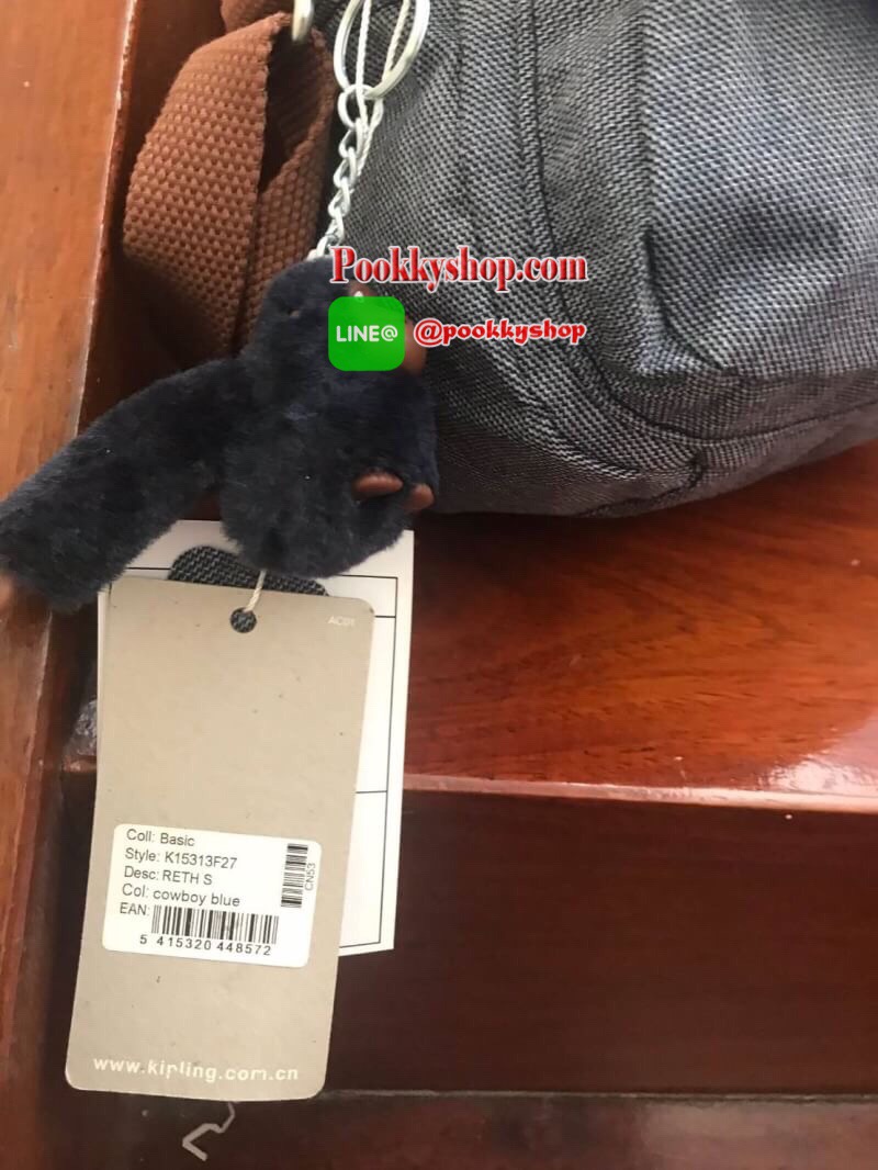 Kipling Flax Shoulder Bag กระเป๋าสะพายข้างทรงcrossbody ปรับความยาวสายให้เข้ากับลำตัวได้ฟรีไซส์ วัสดุไนล่อนคุณภาพสูงและน้ำหนักเบา กันน้ำได้ ด้านหน้ามีช่องให้หนึ่งช่อง เปิดปิดช่องซิปหลัก แบบซิปเดียว ภายในกว้างและมีช่องซิป/ช่องเล็กให้ใส่ของจุกจิก ด้านหน้าประ