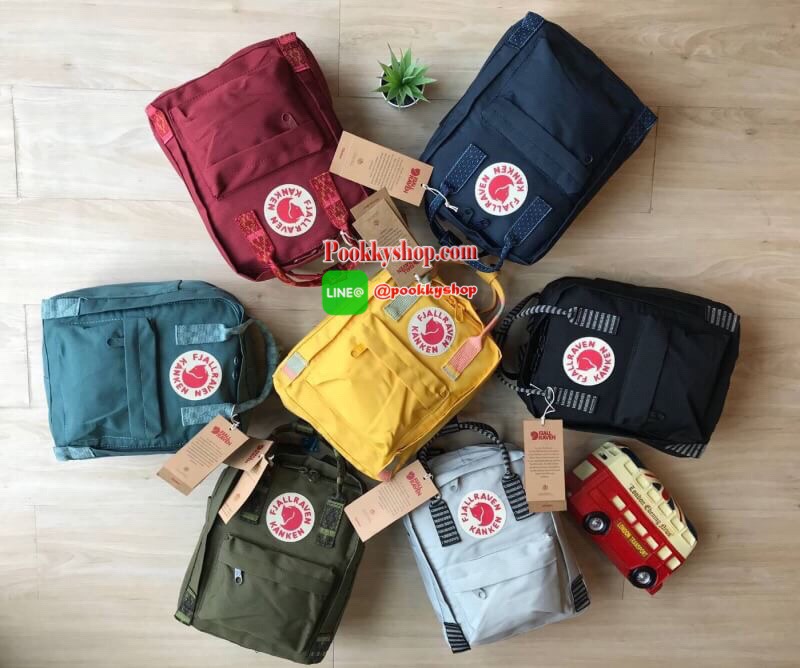 Kanken backpack รุ่น mini แบรนด์ดังจากสวีเดนที่นิยมกันมากในหมู่วัยรุ่น กระเป๋าเป้ที่มีน้ำหนักเบา แต่มีความทนทาน และช่องว่างต่างๆมากขึ้น มีซิปหน้าสำหรับใส่ของกระจุกกระจิก และหูหิ้วทั้งด้านหน้าและด้านหลัง สำหรับการหิ้วถือได้สะดวก ใส่มินิไอแพค กระเป๋าสตางค์ย