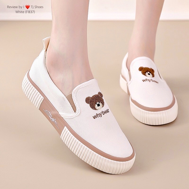 พร้อมส่งรองเท้าผ้าใบลายน้องหมีสุดน่ารักๆ ขายดีมากๆ รุ่นนี้ใส่นิ่มดีมาก พื้นรองเท้า เกาะพื้น ช่วยกันลื่นได้ดี ใส่บายเท้ามาก เดินนุ่มสบายสุดๆ จับแมทกับชุดง่าย ใส่แล้วดูเกร๋ดูน่ารักมากๆ