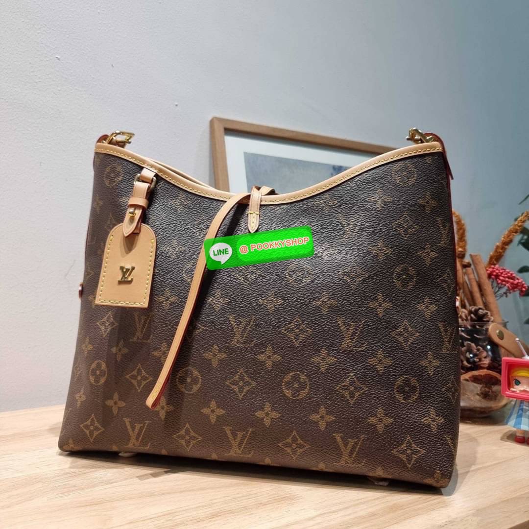 LV CARRYALL BAG ใหม่ล่าสุด รุ่นลิมิเต็ดที่สาวๆตามหา จากเคาน์เตอร์ dutyfree กระเป๋าสะพายไหล่ทรงสวย ดีไซน์เรียบง่ายคลาสสิค หรู ดูผู้ดี รูปทรงใช้งานง่าย มาพร้อมใบลูก ไว้เก็บของจุกจิก วัสดุหนังแคนวาส ปากกระเป๋ามีสายหนังผูกกันของหล่นได้และยังมีกระดุมแม่เหล็กอี