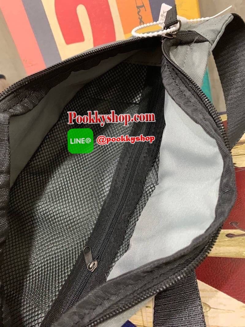 NIKE HERITAGE WAIST BAG (BA5750-010) กระเป๋าทรงคาดเอวและคาดหน้าอกสไตล์สปอร์ต เปิดปิดด้วยซิปคู่ ภายในใส่กระเป๋าสตางค์ยาวได้ ด้านหน้าสกรีนโลโก้แบรนด์ สายคาดปรับความยาวได้ฟรีไซส์ น้ำหนักเบา จะสะพายคาดอกช้อปปิ้งหรือจะวิ่งออกกำลังกายก็ได้คร้า!!