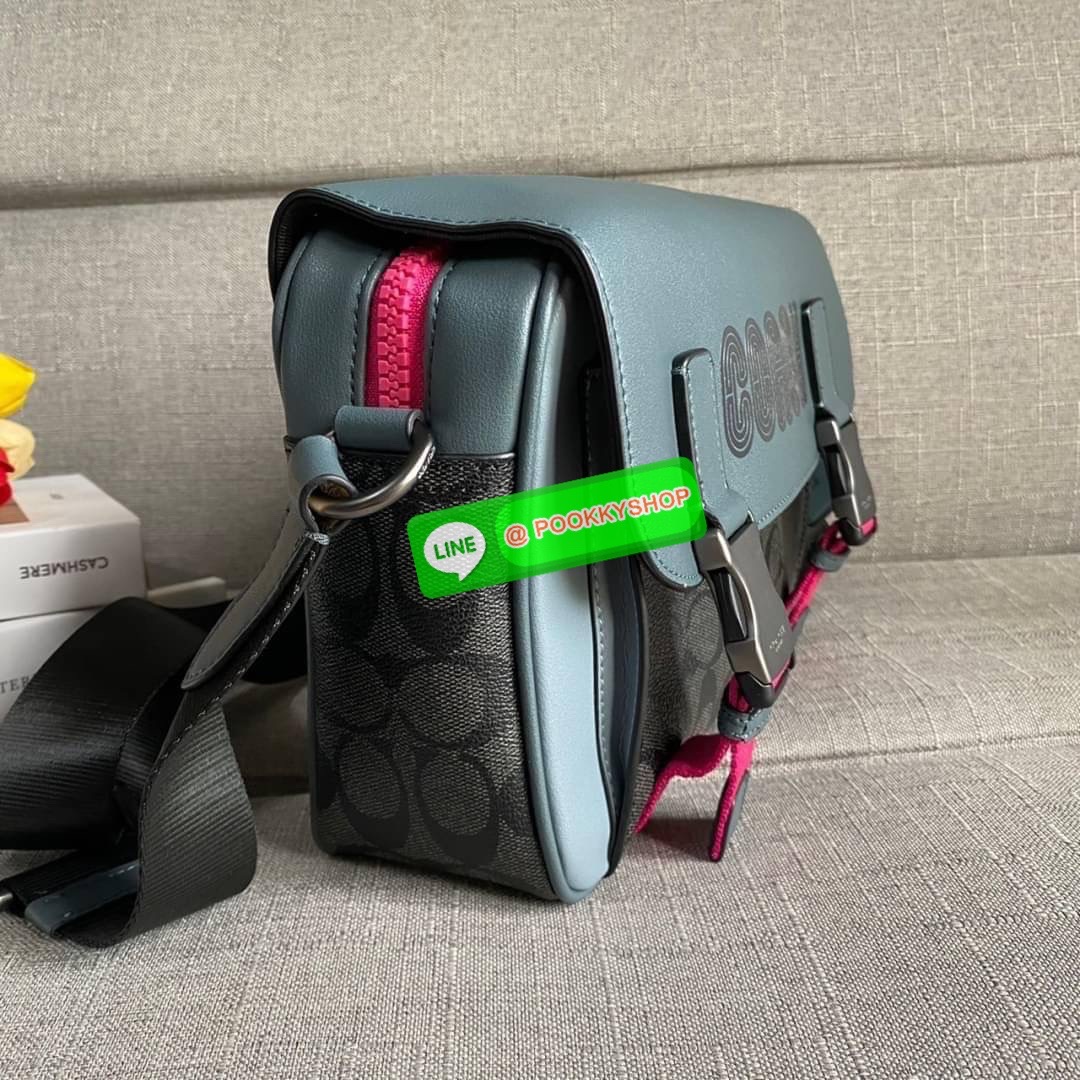 COACH TRACK CROSSBODY IN COLORBLOCK SIGNATURE CANVAS WITH COACH PATCH (C6657) 🛍🛍กระเป๋าสะพายทรงแมสเซ็นเจอร์ ทรงสวยรุ่นที่ต้องมีติดตัวคะหนุ่มๆ จุของได้เยอะมากแบ่งเป็นสัดเป็นส่วน วัสดุหนังแคนวาสสลับหนังแท้ กระเป๋ามีตัว ล็อค มีซิปด้านใน ด้านห