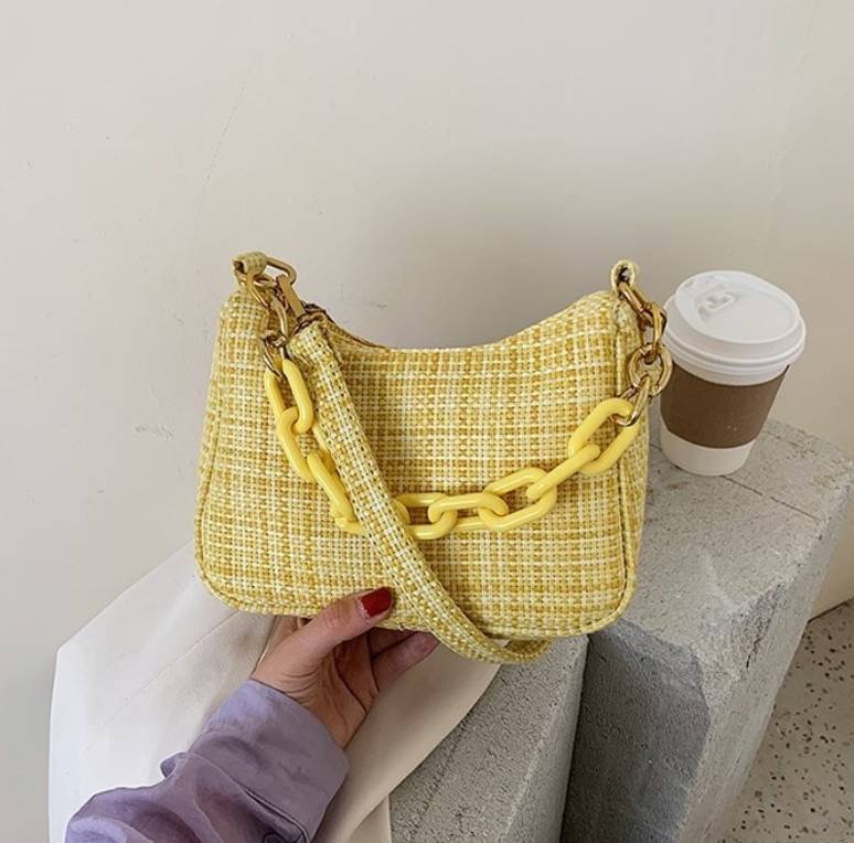 กระเป๋าสะพายแฟชั่น ผ้าทอลาย สวยสะดุดตามากค่ะ สวยแฟชั่น ต้องชอบ ได้ทั้งถือและสะพาย อะไหล่ซิบทองสวยหรู