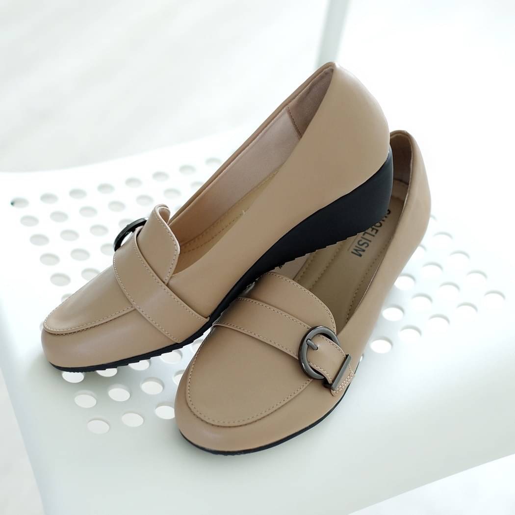 รองเท้าคู่โปรดของสาวๆ รองเท้าคัชชู ต้องรุ่นนี้เลย สวมใส่ง่าย ดีไซน์เก๋ หนังนิ่มพื้นนุ่มซัพพอตเท้า ใส่เดินสบายไม่เมื่อยเท้า การันตีค่ะ