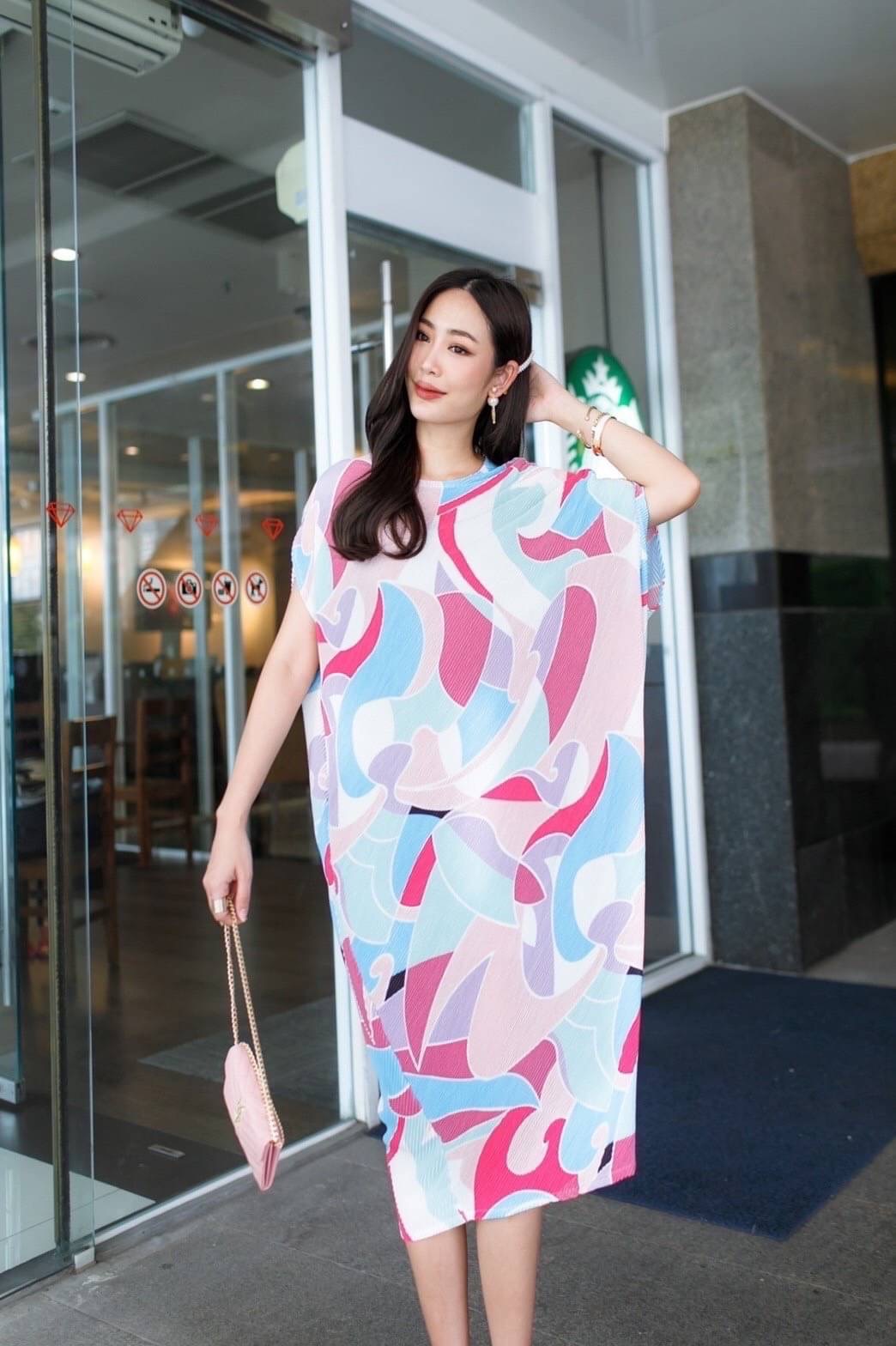 Darino Pleated Dress สวย เรียบหรู ดูแพง แบบคลาสสิค ✨ต้องตัวนี้ค่ะ มินิเดรสไหล่เบี่ยงอัดพลีท ทรงปล่อย งานสวย 👍🏻 แพตเทิร์นเฉลียงข้างทรงสโลป ดีเทลแขนเบี่ยงข้างเดียวเก๋ๆ เนื้อผ้าพลีทเนื้อนิ่ม นุ่ม ใส่สบาย 😉