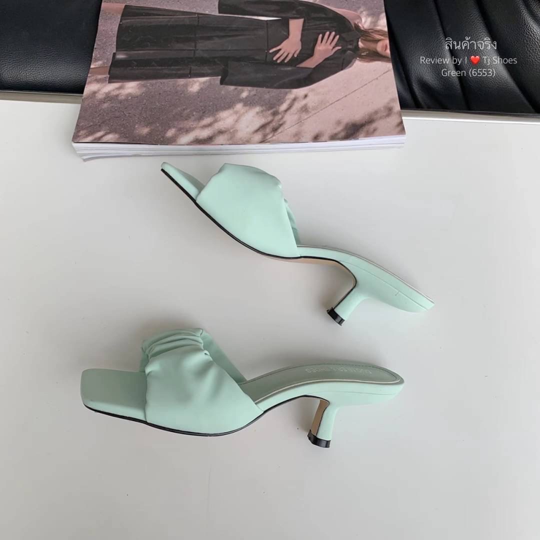 !!! พร้อมส่งรองเท้านำเข้าที่สวยเกร๋ขายดีสุดๆ !!! หนังรุ่นนี้นิ่มมากสวยมาก สวมใส่ง่าย เรียบหรูดูดี ใส่ได้เรื่อยๆ ไม่ตกเทรนด์ แมทกับชุดอะไรก้ดูเก๋ดูแพงมาก ควรมีไว้เป็นคู่โปรด ของจริงงานดีมากสวยมาก ตรงปกแน่นอน เพราะรูปถ่ายจากสินค้าจริง เป็นรุ่นที่แนะนำ รีบสั