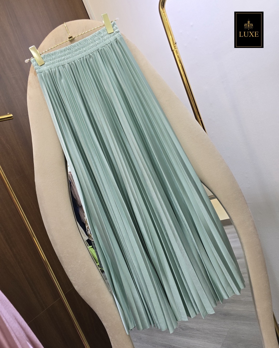 กระโปรงแฟชั่น กระโปรงยาวกรอมเท้า อัดพลีทจีบคม ตัดเย็บประณีต ทำจากผ้าเคปซาติน