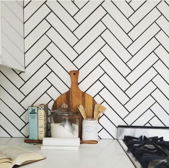 Subway Ceramic 2"x8" Glossy White / แผ่น