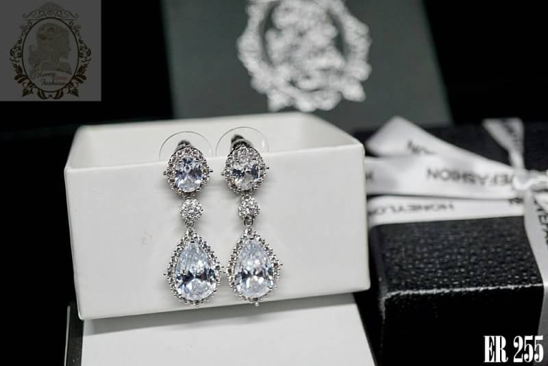 ต่างหูแบบห้อยเพชร czสไตล์เจ้าหญิง ห้อยเพชรทรงหยดน้ำล้อมเพชร ด้านบนเพชรรีล้อมเพชร