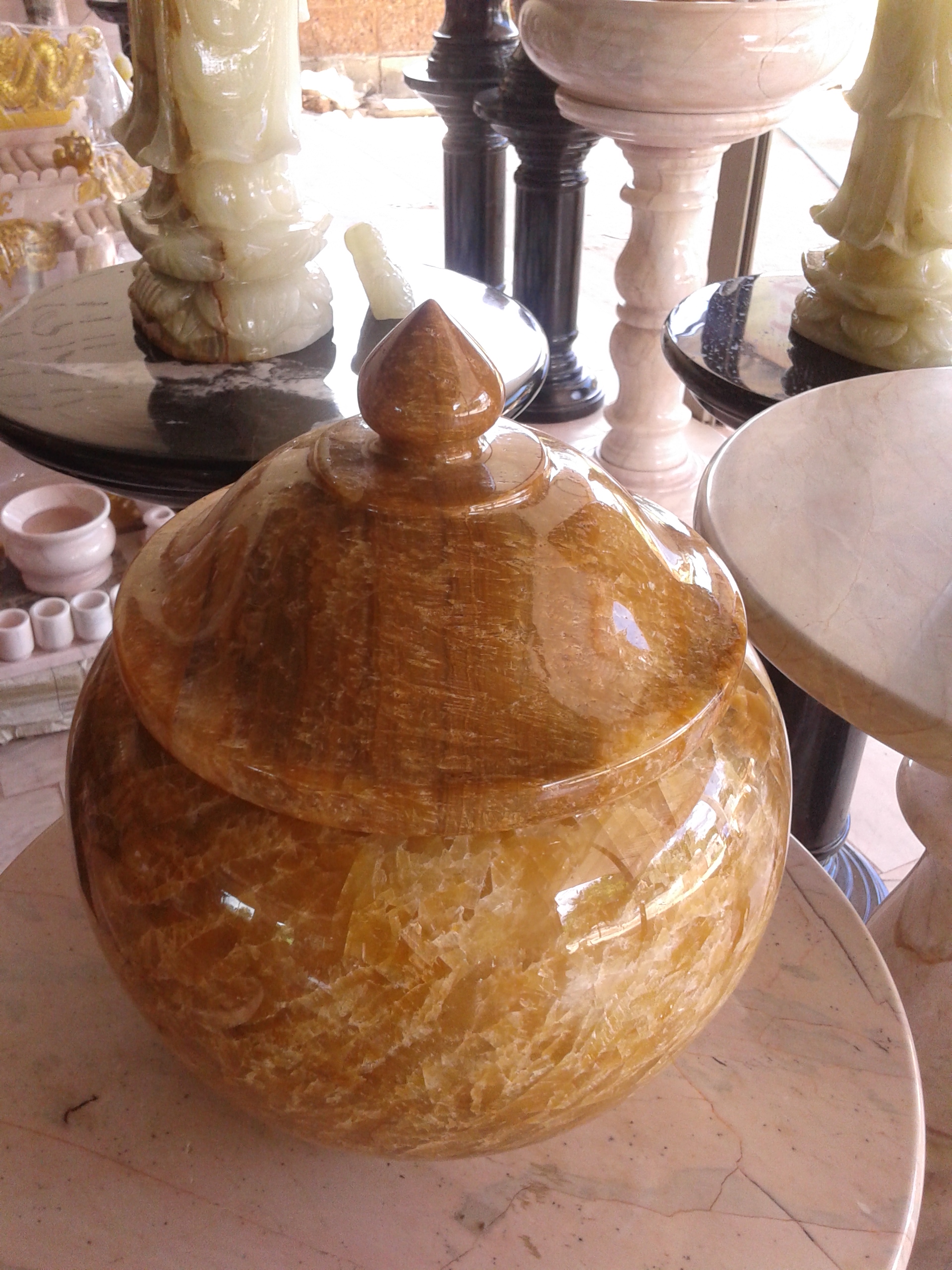 ผอบหินอ่อน หยกน้ำผึ้ง ขนาดสูง 30 เซนติเมตร กว้าง 35 เซนติเมตร