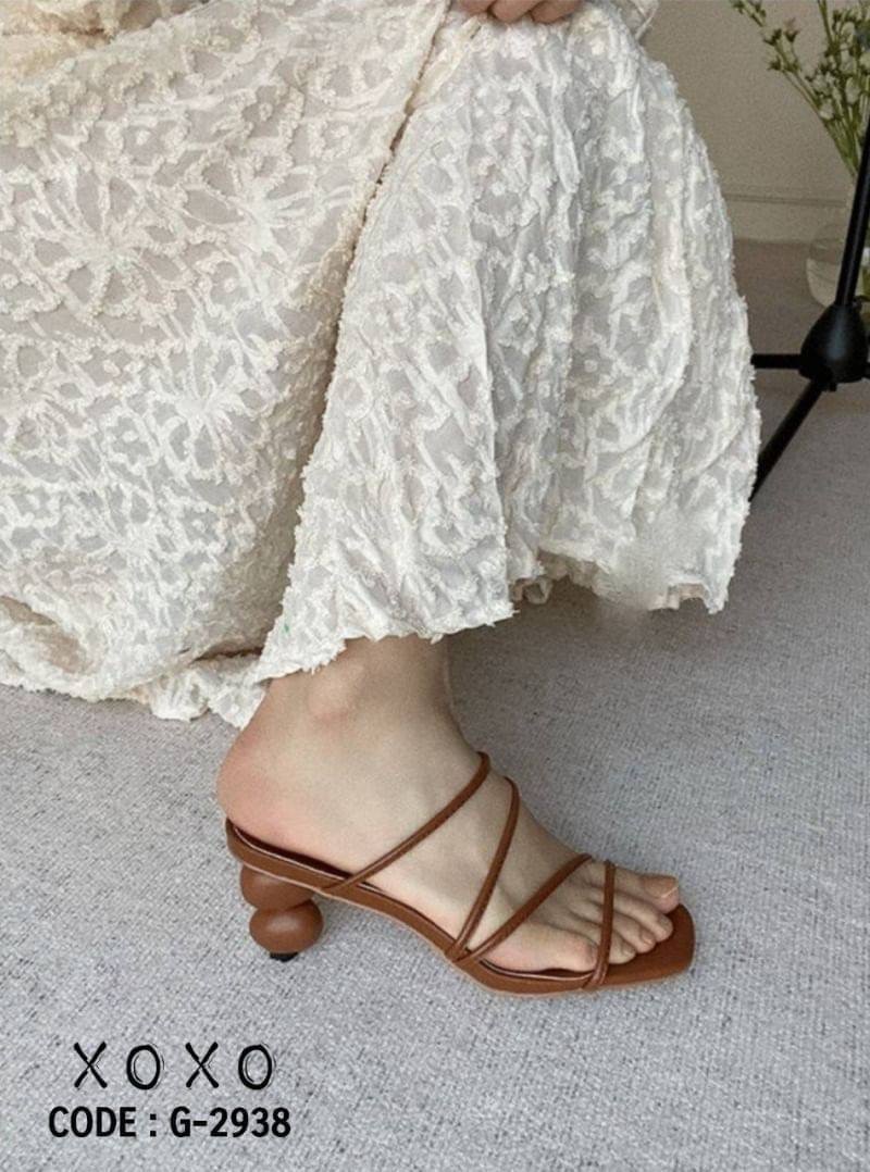 สินค้าพร้อมส่ง สไตล์ : เกาหลี งานสวม งานเก๋ๆ แอดมินบอกไว้เลยต้องมีจร้า คือเลิศ วัสดุ PU แต่งส่ยคาด ตามภาพ สวมใส่ง่าย น้ำหนักเบา ส้นเก๋มาก แมทส์ชุดลุคทันสมัย สาวเก๋ๆ