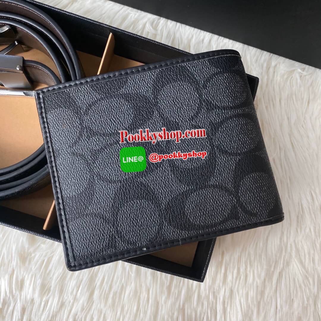 COACH Short Wallet with Belt Set Signature เซทสุดคุ้มค่ะได้ทั้งเข็มขัดและกระเป๋าสตางค์แบบพับ 2 ตอนมีช่องใส่รูปใส่บัตรใส่ธนบัตรแยกเป็นสัดส่วนเหมือนกระเป๋าสตางค์ใบยาวคุณภาพดีตามแบบฉบับของแบรนด์ มาในกล่องแบรนด์สามารถมอบเป็นของขวัญได้ ไอเท็ม Must Have ใครไม่ท